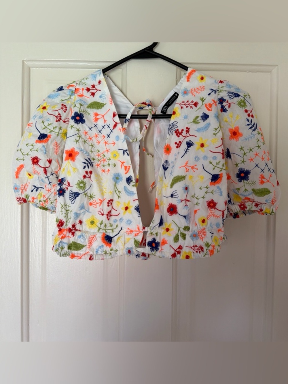 Zara White Floral Embroidered Tie-Front Crop Top